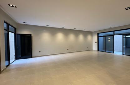 Villa - 5 Bedrooms - 5 Bathrooms for sale in Al Munisiyah - Riyadh - Ar Riyadh
