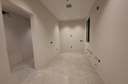 Apartment - 3 Bedrooms - 2 Bathrooms for sale in Al Yarmuk - Riyadh - Ar Riyadh