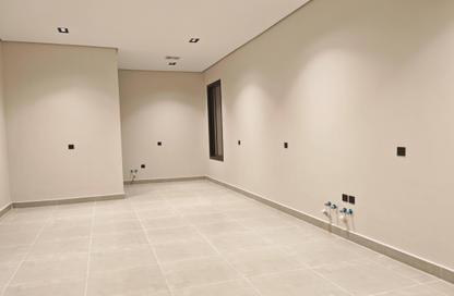 Full Floor - 5 Bedrooms - 4 Bathrooms for sale in Al Yarmuk - Riyadh - Ar Riyadh