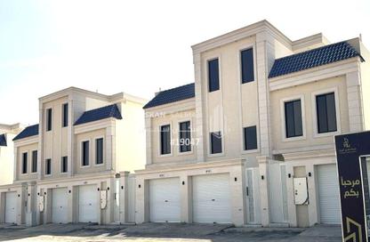 Full Floor - 5 Bedrooms - 3 Bathrooms for sale in Uqaz - Riyadh - Ar Riyadh