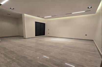 Full Floor - 5 Bedrooms - 2 Bathrooms for sale in Ar Rimal - Riyadh - Ar Riyadh