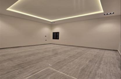 Full Floor - 5 Bedrooms - 2 Bathrooms for sale in Ar Rimal - Riyadh - Ar Riyadh
