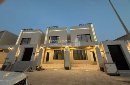 فيلا - استوديو - 6 حمامات للبيع في الأمواج - الخبر - الشرقية