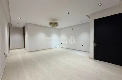 Full Floor - 5 Bedrooms - 4 Bathrooms for sale in Al Janadriyah - Riyadh - Ar Riyadh