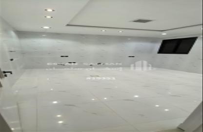 Full Floor - 7 Bedrooms - 3 Bathrooms for sale in Al Janadriyah - Riyadh - Ar Riyadh