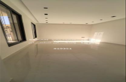 Full Floor - 7 Bedrooms - 3 Bathrooms for sale in Al Janadriyah - Riyadh - Ar Riyadh