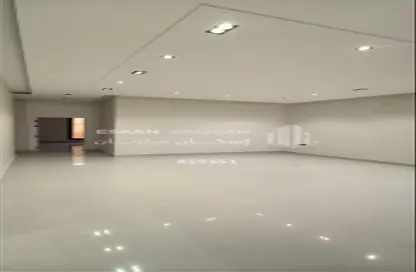 Full Floor - 7 Bedrooms - 3 Bathrooms for sale in Al Janadriyah - Riyadh - Ar Riyadh