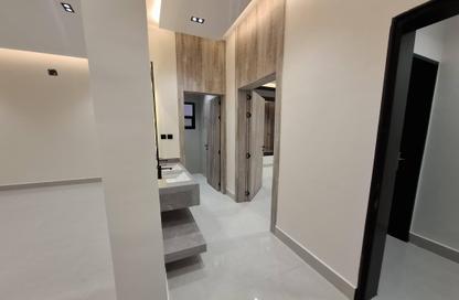 Full Floor - 4 Bedrooms - 3 Bathrooms for sale in Al Maizialah - Riyadh - Ar Riyadh