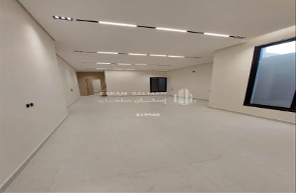 طابق كامل - 5 غرف نوم - 5 حمامات للبيع في النظيم - الرياض - الرياض