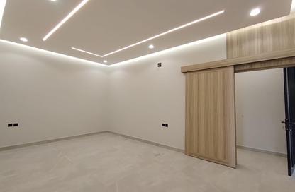 Full Floor - 5 Bedrooms - 5 Bathrooms for sale in Al Janadriyah - Riyadh - Ar Riyadh