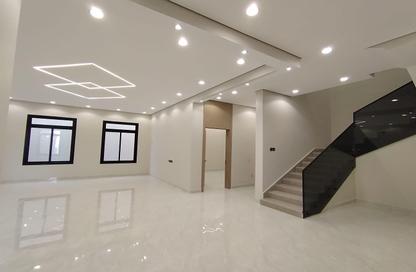 Full Floor - 5 Bedrooms - 5 Bathrooms for sale in Al Janadriyah - Riyadh - Ar Riyadh