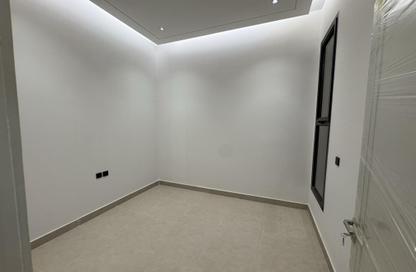 Apartment - 4 Bedrooms - 3 Bathrooms for sale in Al Munisiyah - Riyadh - Ar Riyadh