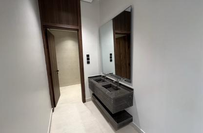 Full Floor - 4 Bedrooms - 4 Bathrooms for sale in Al Yarmuk - Riyadh - Ar Riyadh