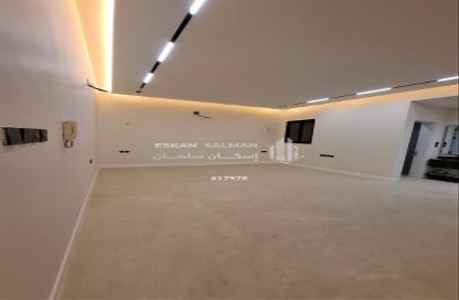 Full Floor - 7 Bedrooms - 4 Bathrooms for sale in Badr - Riyadh - Ar Riyadh