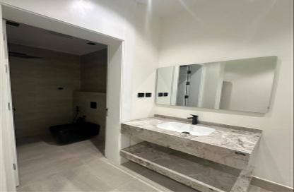 Apartment - 4 Bedrooms - 3 Bathrooms for sale in Al Yarmuk - Riyadh - Ar Riyadh