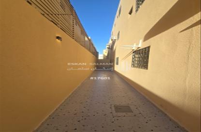 طابق كامل - 6 غرف نوم - 3 حمامات للبيع في الرمال - الرياض - الرياض