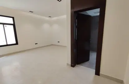 Full Floor - 5 Bedrooms - 4 Bathrooms for sale in Al Munisiyah - Riyadh - Ar Riyadh