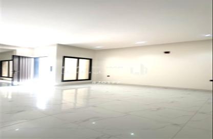 Full Floor - 5 Bedrooms - 3 Bathrooms for sale in West Al Uraija - Riyadh - Ar Riyadh