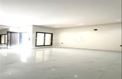 Full Floor - 5 Bedrooms - 3 Bathrooms for sale in West Al Uraija - Riyadh - Ar Riyadh