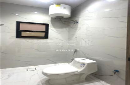 Full Floor - 5 Bedrooms - 3 Bathrooms for sale in West Al Uraija - Riyadh - Ar Riyadh