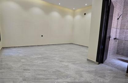 Full Floor - 4 Bedrooms - 3 Bathrooms for sale in Al Bayan - Riyadh - Ar Riyadh