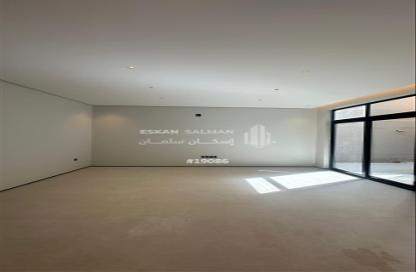 Full Floor - 5 Bedrooms - 3 Bathrooms for sale in Al Janadriyah - Riyadh - Ar Riyadh