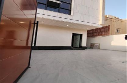 Full Floor - 5 Bedrooms - 5 Bathrooms for sale in Al Munisiyah - Riyadh - Ar Riyadh