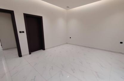 Full Floor - 5 Bedrooms - 5 Bathrooms for sale in Al Munisiyah - Riyadh - Ar Riyadh