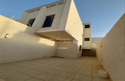 Full Floor - 5 Bedrooms - 4 Bathrooms for sale in Al Janadriyah - Riyadh - Ar Riyadh