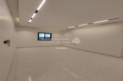 Full Floor - 5 Bedrooms - 4 Bathrooms for sale in Al Janadriyah - Riyadh - Ar Riyadh