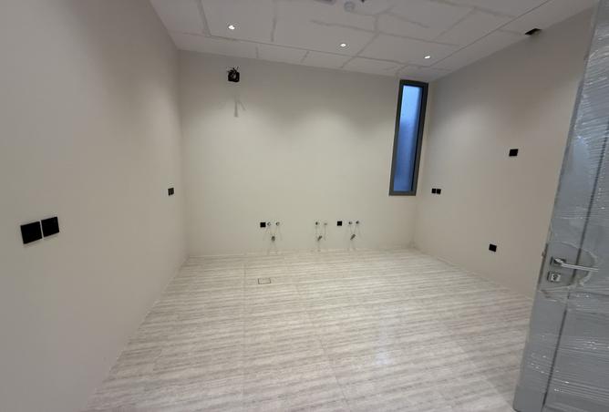 258043 - Property Image 3