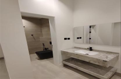Apartment - 4 Bedrooms - 3 Bathrooms for sale in Al Yarmuk - Riyadh - Ar Riyadh