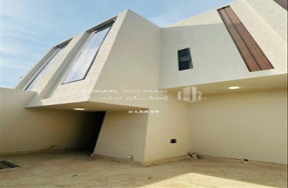 Apartment - 5 Bedrooms - 4 Bathrooms for sale in Badr - Ad Dammam - Eastern