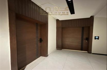 Apartment - 5 Bedrooms - 3 Bathrooms for sale in Al Aziziyah - Jeddah - Makkah Al Mukarramah