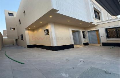 Villa - 4 Bedrooms - 6 Bathrooms for sale in West Al Uraija - Riyadh - Ar Riyadh