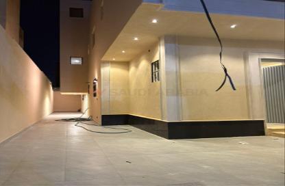 Villa - 4 Bedrooms - 6 Bathrooms for sale in West Al Uraija - Riyadh - Ar Riyadh