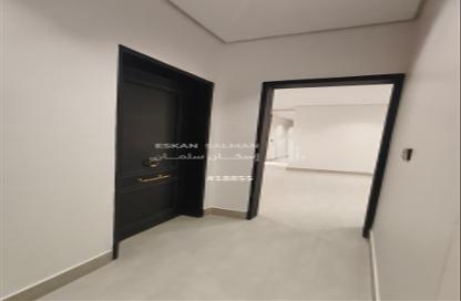 Apartment - 5 Bedrooms - 2 Bathrooms for sale in Al Janadriyah - Riyadh - Ar Riyadh
