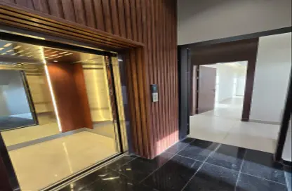 Full Floor - 5 Bedrooms - 4 Bathrooms for sale in Al Munisiyah - Riyadh - Ar Riyadh