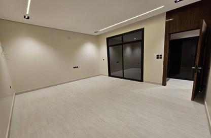 Full Floor - 5 Bedrooms - 3 Bathrooms for sale in Al Munisiyah - Riyadh - Ar Riyadh