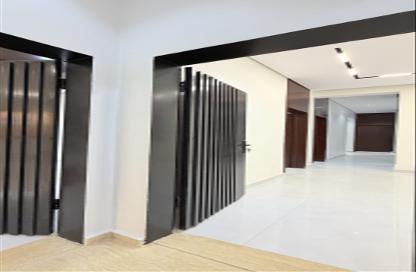 Full Floor - 5 Bedrooms - 2 Bathrooms for sale in Al Aziziyah - Riyadh - Ar Riyadh