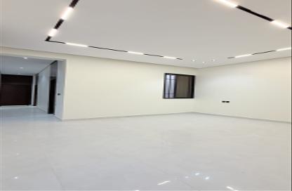Full Floor - 5 Bedrooms - 2 Bathrooms for sale in Al Aziziyah - Riyadh - Ar Riyadh