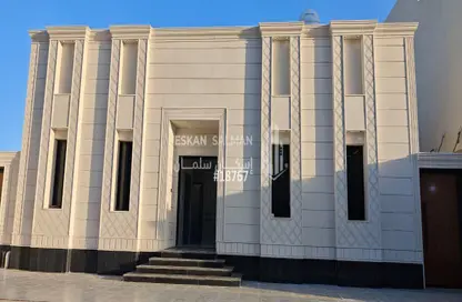 Full Floor - 6 Bedrooms - 4 Bathrooms for sale in ضاحية الإسكان - At Taif - Makkah Al Mukarramah