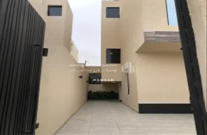 Full Floor - 5 Bedrooms - 5 Bathrooms for sale in Al Janadriyah - Riyadh - Ar Riyadh