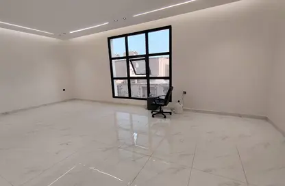 طابق كامل - 5 غرف نوم - 5 حمامات للبيع في المونسية - الرياض - الرياض