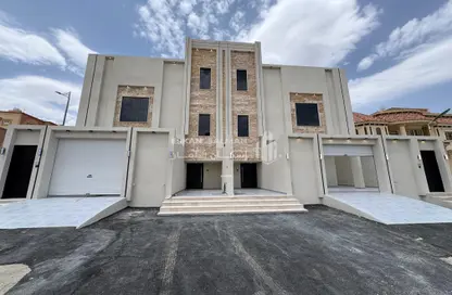 Full Floor - 7 Bedrooms - 4 Bathrooms for sale in النزهة 2 - أحد رفيدة - Asir