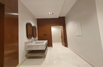 Full Floor - 5 Bedrooms - 3 Bathrooms for sale in Al Yarmuk - Riyadh - Ar Riyadh