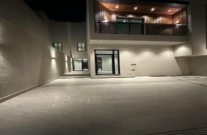 Villa - 5 Bedrooms - 4 Bathrooms for sale in Al Munisiyah - Riyadh - Ar Riyadh
