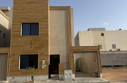 Villa - 5 Bedrooms - 7 Bathrooms for rent in Al Mahdiyah - Riyadh - Ar Riyadh