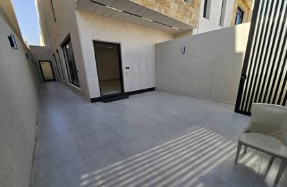 Full Floor - 5 Bedrooms - 4 Bathrooms for sale in An Nahdah - Riyadh - Ar Riyadh