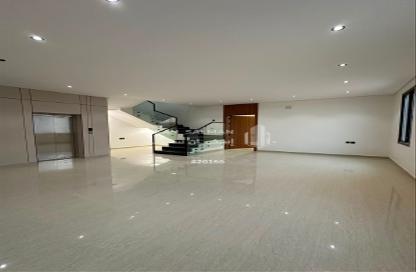 Apartment - 6 Bedrooms - 4 Bathrooms for sale in Al Janadriyah - Riyadh - Ar Riyadh